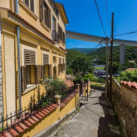 Mediterranes Nur 500 Meter Zum Mit Blick Auf Den Fluss Dubracina * Crikvenica