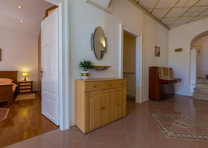 Apartament Mediterranes Nur 500 Meter Zum Mit Blick Auf Den Fluss Dubracina