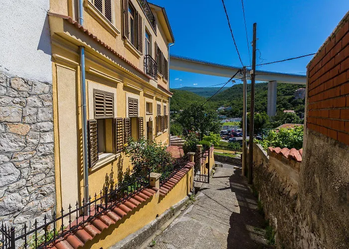 Mediterranes Nur 500 Meter Zum Mit Blick Auf Den Fluss Dubracina * Crikvenica