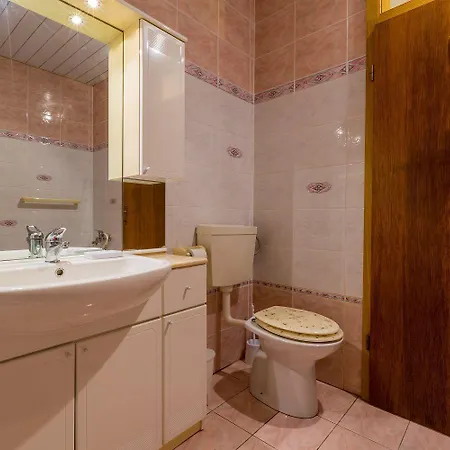 アパート Mediterranes Nur 500 Meter Zum Mit Blick Auf Den Fluss Dubracina ツリクヴェニツァ