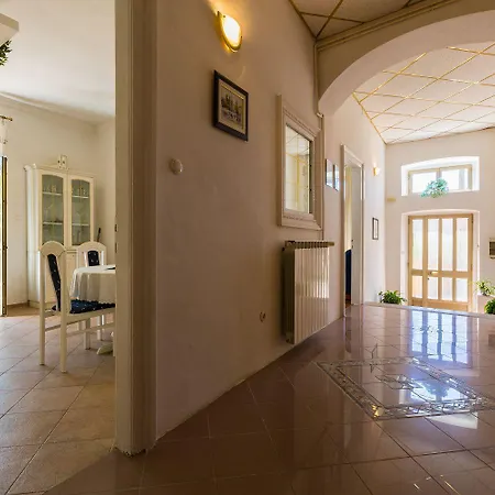 Mediterranes Nur 500 Meter Zum Mit Blick Auf Den Fluss Dubracina