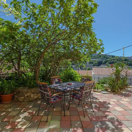Apartament Mediterranes Nur 500 Meter Zum Mit Blick Auf Den Fluss Dubracina *