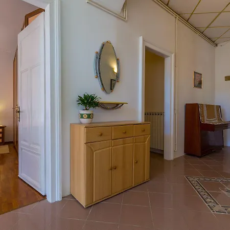 Apartament Mediterranes Nur 500 Meter Zum Mit Blick Auf Den Fluss Dubracina