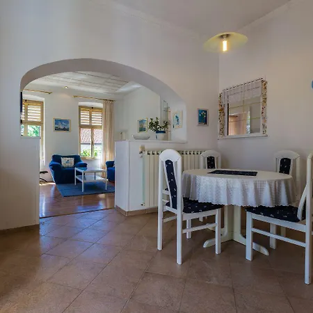 Apartament Mediterranes Nur 500 Meter Zum Mit Blick Auf Den Fluss Dubracina Crikvenica