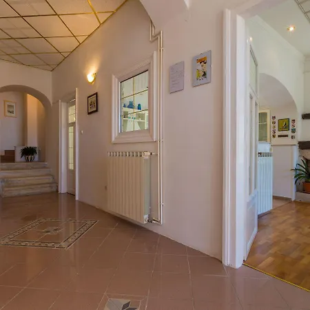 Mediterranes Nur 500 Meter Zum Mit Blick Auf Den Fluss Dubracina *