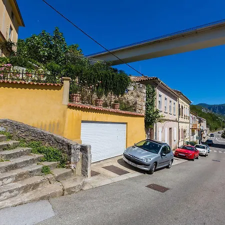 アパート Mediterranes Nur 500 Meter Zum Mit Blick Auf Den Fluss Dubracina ツリクヴェニツァ